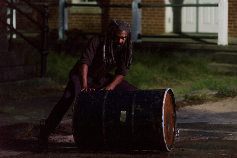 Illustration for article titled Rick Loses More Than the Battle on The Walking Dead's Midseason Finale
